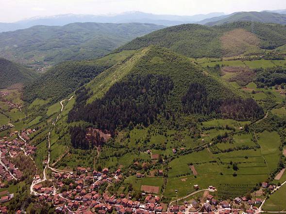 Le piramidi bosniache sfidano la storia: a terni arriva sam osmanagich